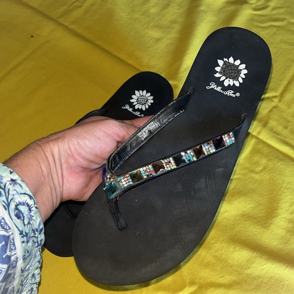 Yellow Box bejeweled comfy flip flops size 8 1/2 - Picture 2 of 9